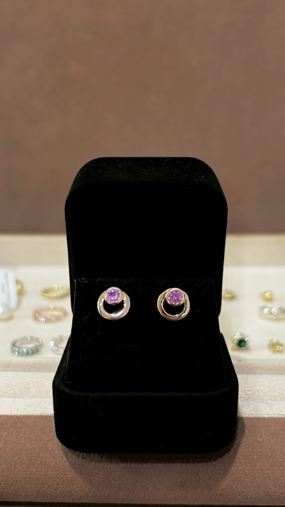  Amethyst Natural Round Stud Earrings/ ต่างหูทองเหลืองฝังพลอยธรรมชาติสีม่วงอเมทิส ชุบทอง สี14เค