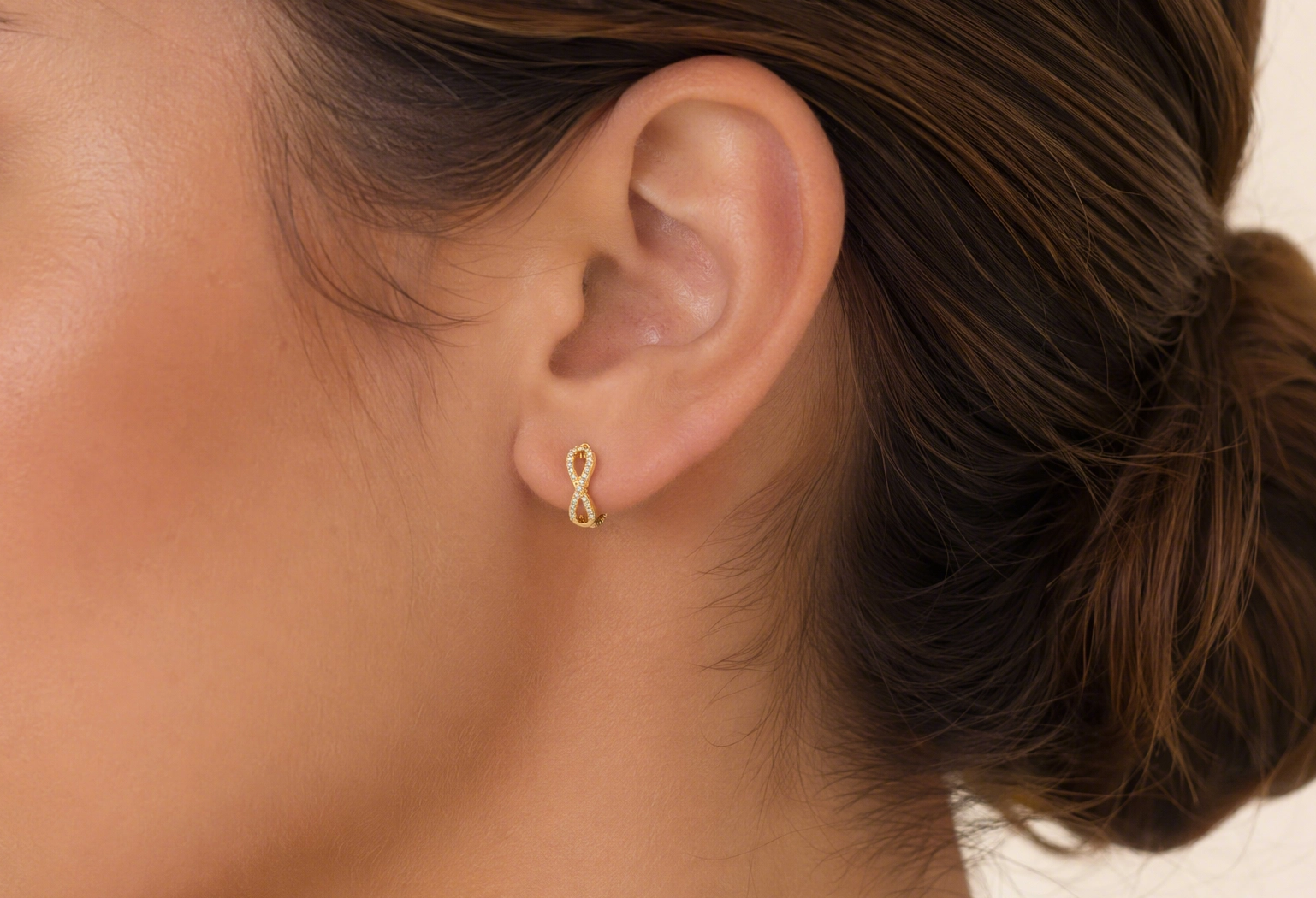 White Round Zirconia Infinity Rope Hoop Earring 14K Gold Plated/ ต่างหูฮักกี้เกลียวทำจากทองเหลืองฝังเพชรรัสเชียสีขาวชุบทองสี 14เค
